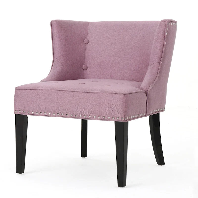 Poltrona d’accento contemporanea color viola lavanda con trapuntatura a cialda e bordatura con borchie