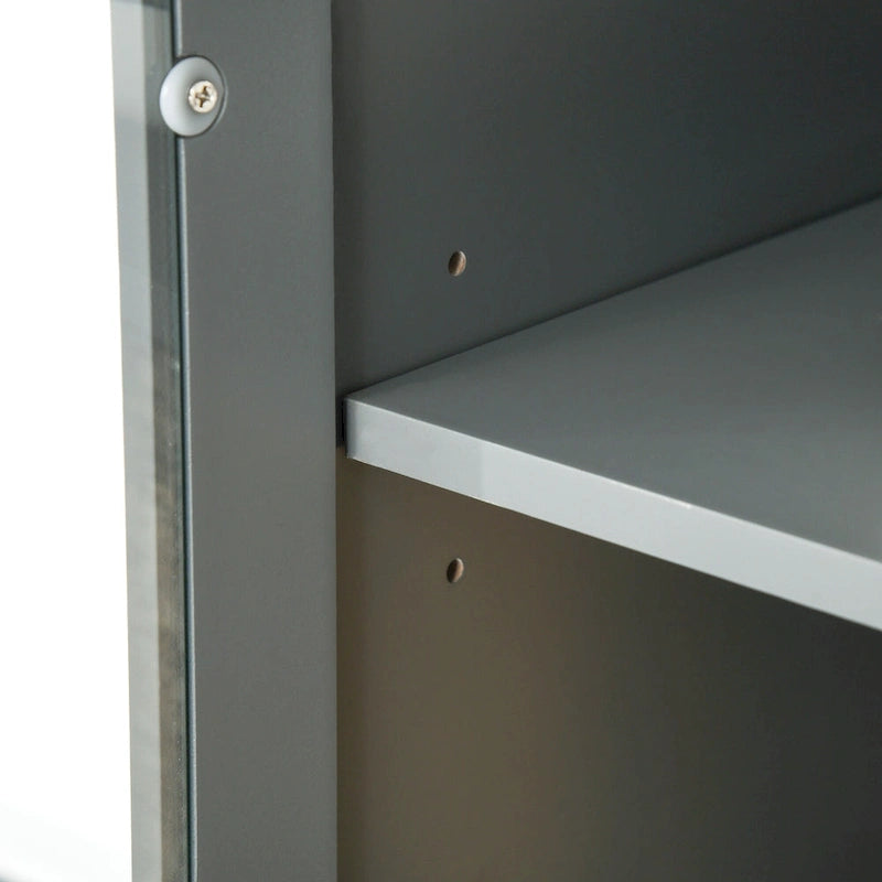 Credenza alta da cucina con vetrine, vano aperto per microonde e ripiani regolabili