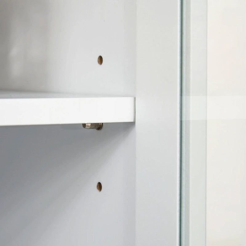 Credenza alta da cucina con vetrine, vano aperto per microonde e ripiani regolabili