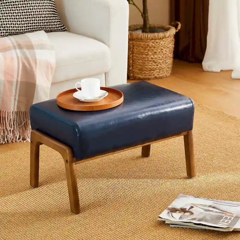 Mid-Century-Akzenthocker aus Kunstleder mit ausgestellten Beinen aus Gummibaumholz