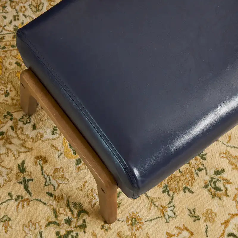 Mid-Century-Akzenthocker aus Kunstleder mit ausgestellten Beinen aus Gummibaumholz
