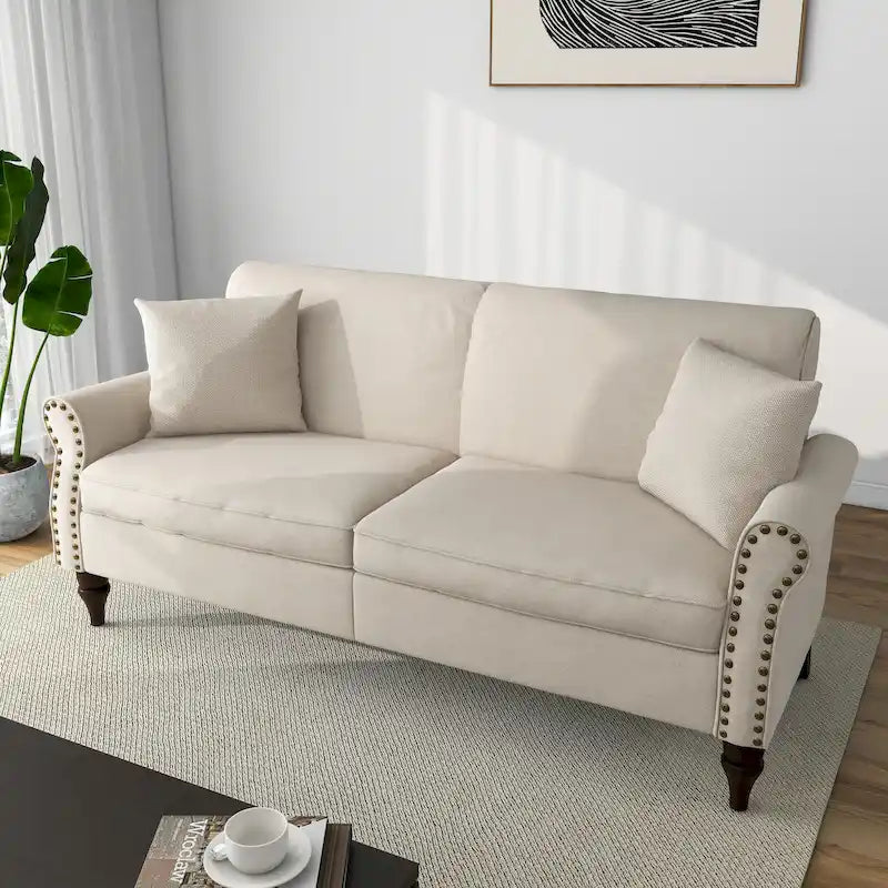 Mid-Century-Modern-Loveseat-Sofa aus Leinen mit Nagelkopfbesatz und gerollten Armlehnen