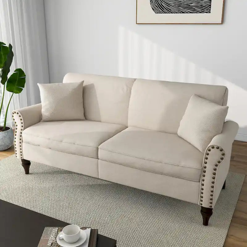 Mid-Century-Modern-Loveseat-Sofa aus Leinen mit Nagelkopfbesatz und gerollten Armlehnen