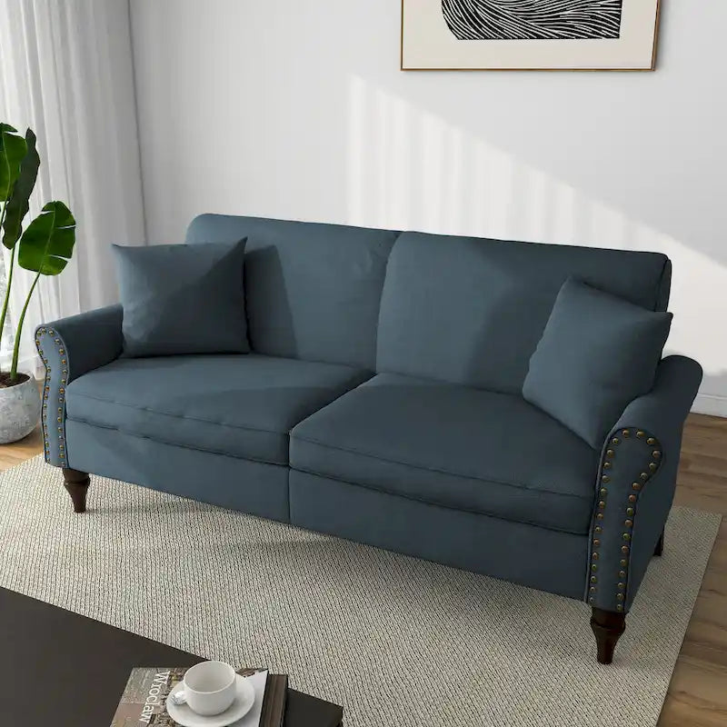 Mid-Century-Modern-Loveseat-Sofa aus Leinen mit Nagelkopfbesatz und gerollten Armlehnen